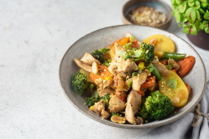 Kombinacija piletine i povrća za uravnotežen obrok